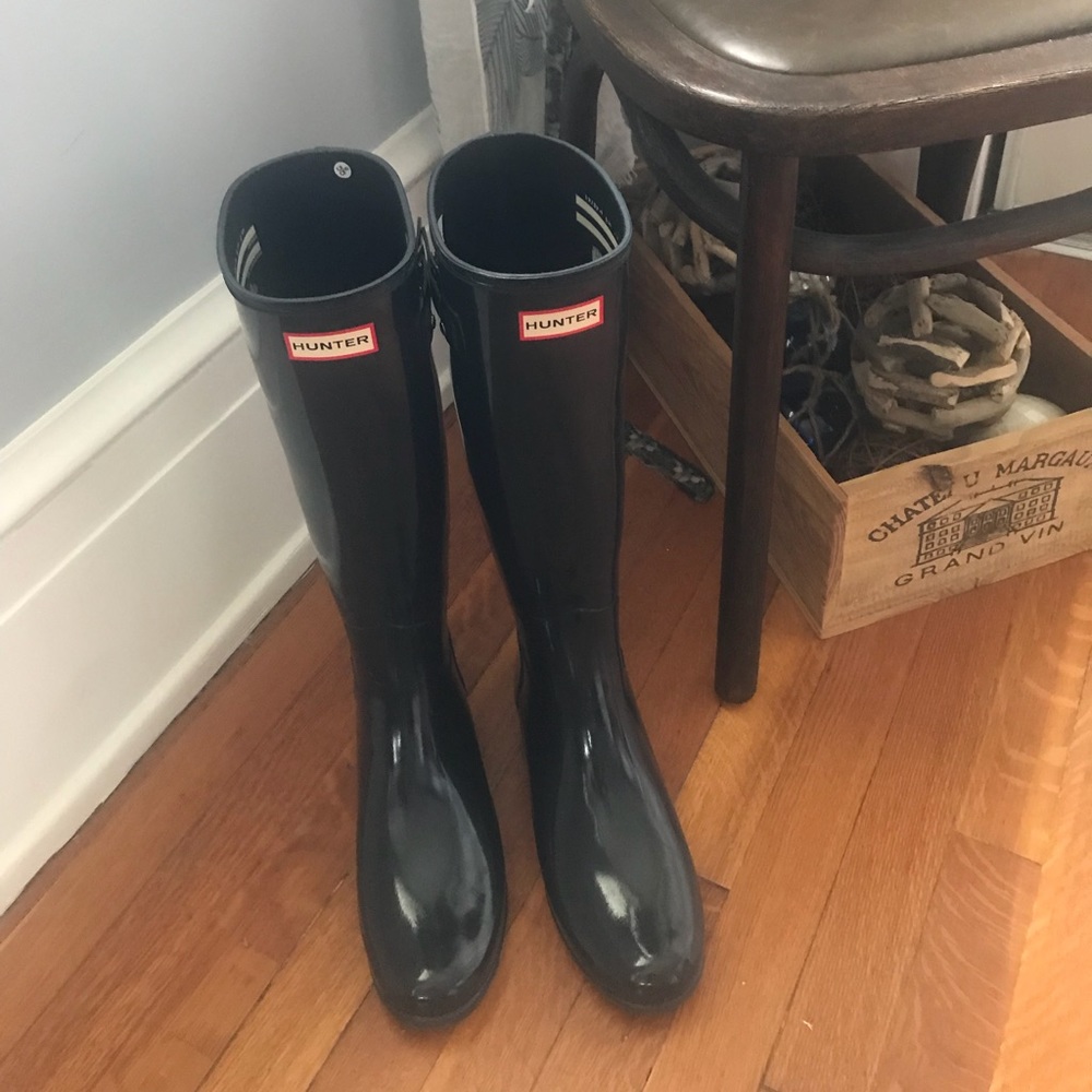 Hunter boots- size 9, shiny navy blue, almost new!